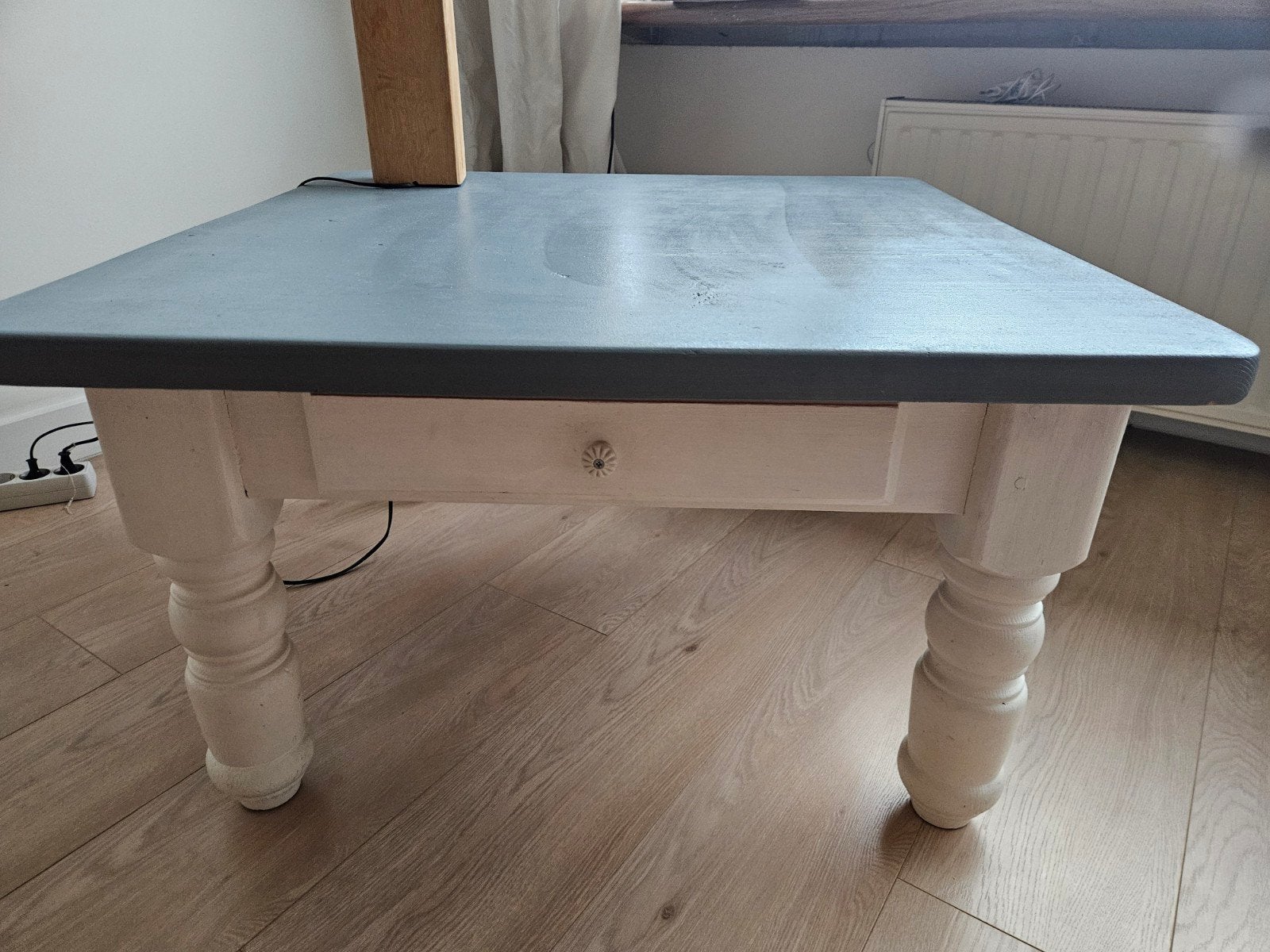 tafel met lade, grijs blad en witte poten, Huis en Inrichting, Ophalen, Gebruikt, 50 tot 100 cm, Vierkant