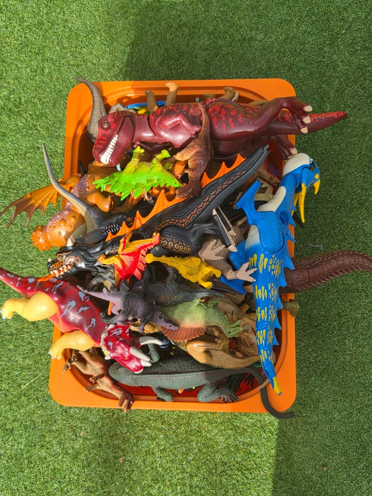 Grote bakken speelgoed: dino's, diertjes en poppetjes, Kinderen en Baby's, Speelgoed | Overig, Ophalen, Gebruikt, Jongen of Meisje