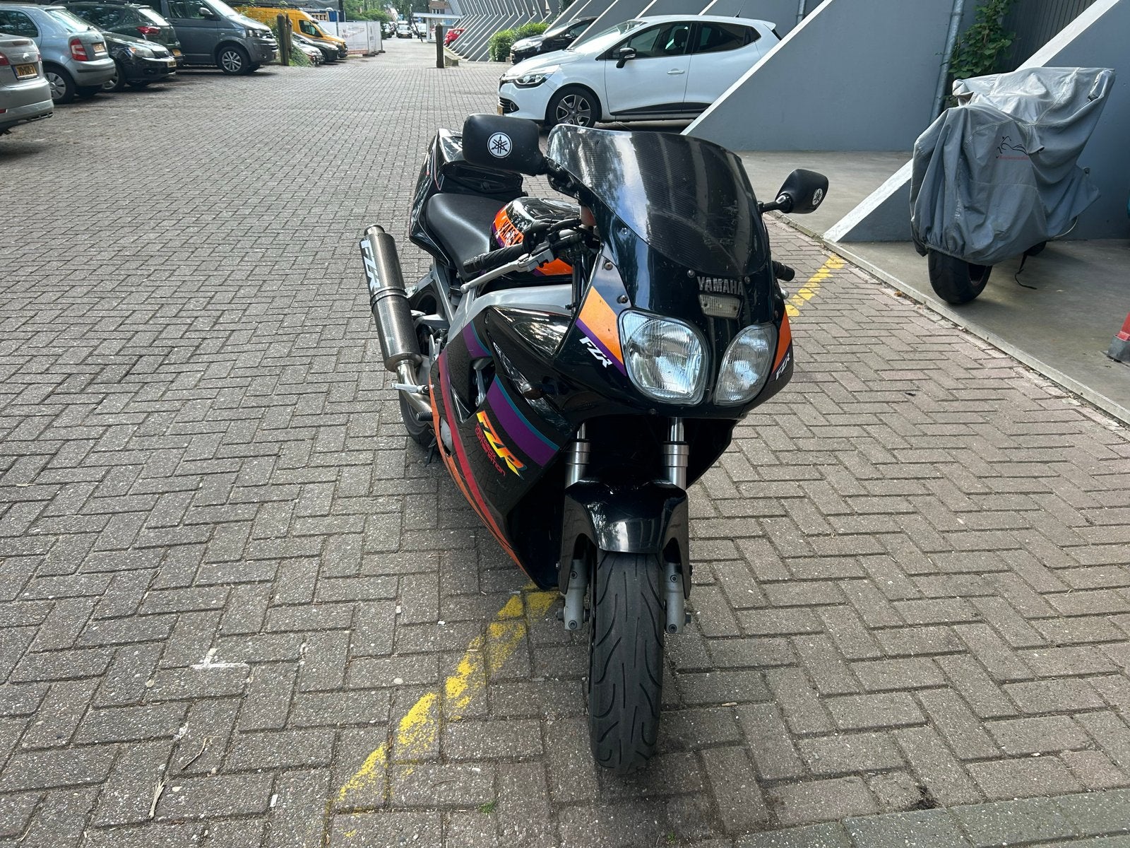Yamaha FZR 600 - Goede staat, rijdt heerlijk!