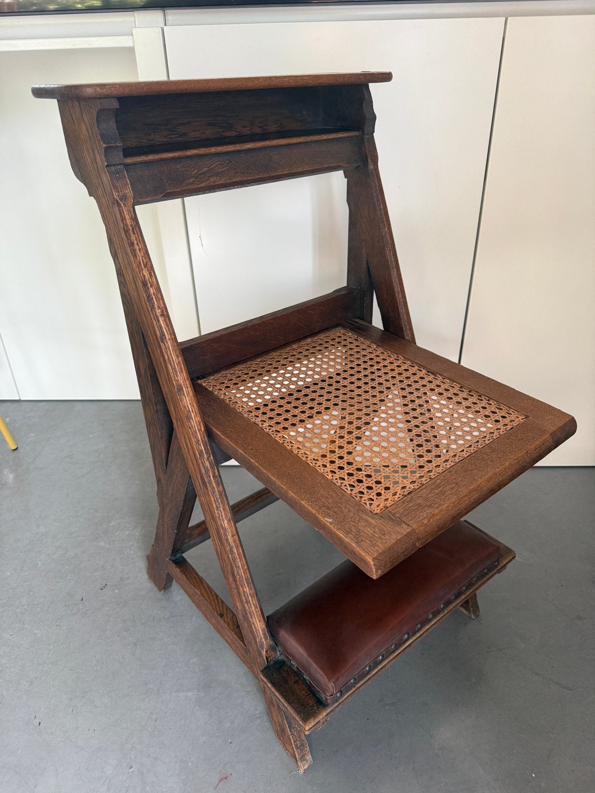 Antieke biechtstoel / bidbankje van eikenhout met rotan, Antiek en Kunst, Ophalen
