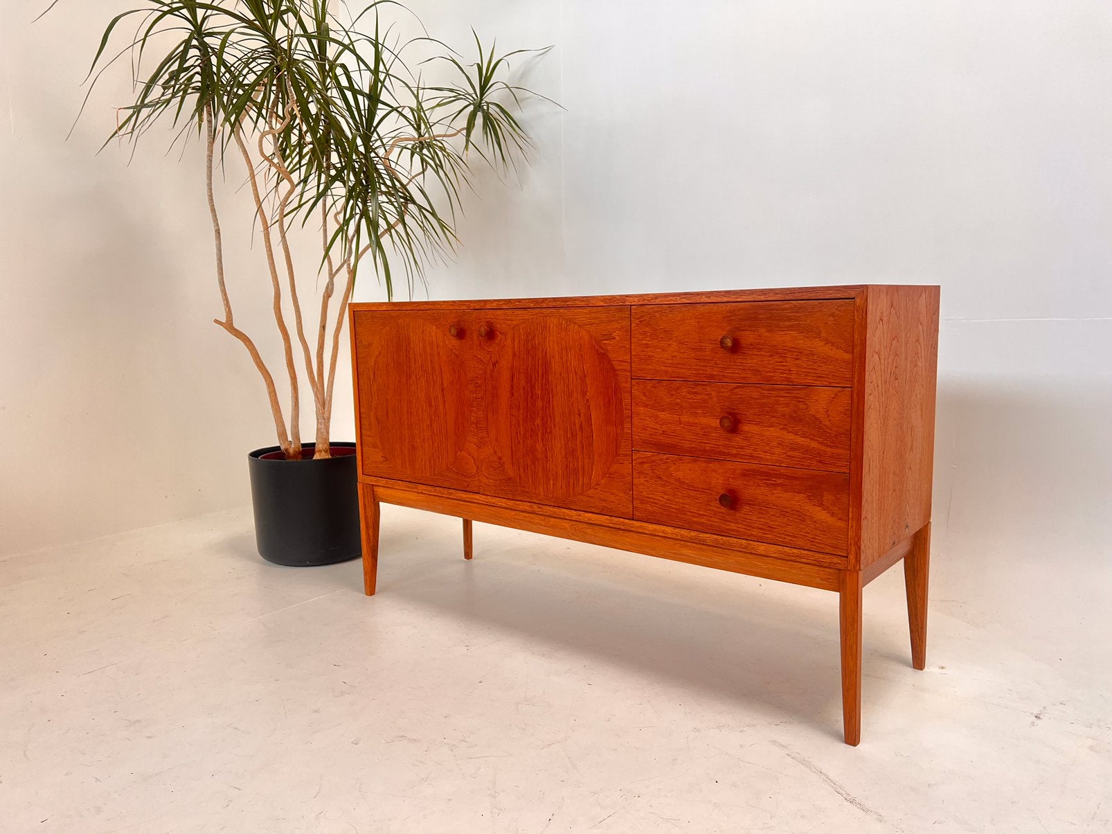 Vintage jaren 60 dressoir, Huis en Inrichting, Ophalen of Verzenden, Zo goed als nieuw, 25 tot 50 cm