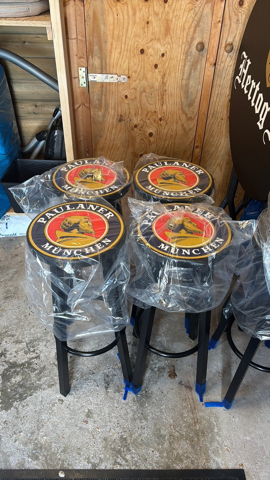 Set van 4 Paulaner barkrukken – nieuw, 5 krukken of meer, Met voetsteun, 60 tot 90 cm, Nieuw