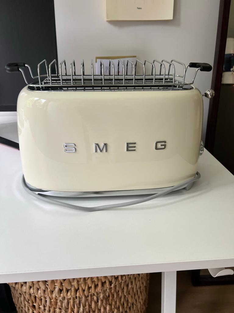 Smeg broodrooster groot in merengue kleur + broodwarmer, Witgoed en Apparatuur, Broodroosters, Ophalen, Nieuw