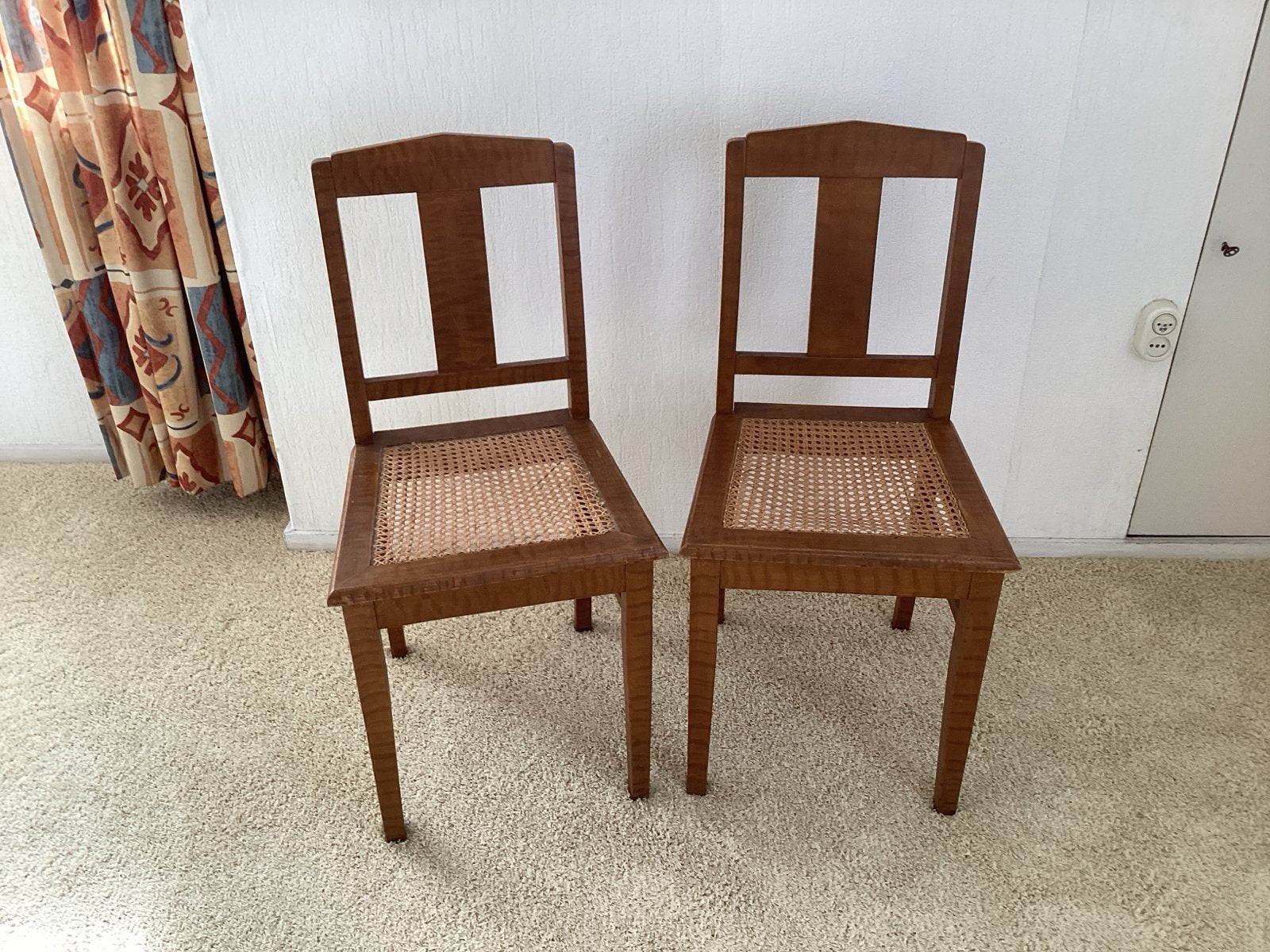 Twee houten stoelen met rieten zitting, Ophalen, Gebruikt, Twee, Bruin