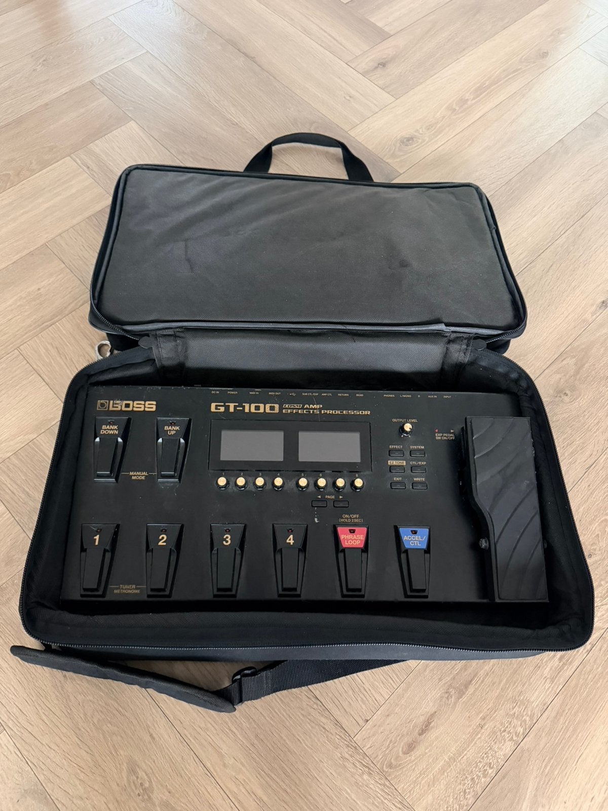 BOSS GT-100 Multi-Effects Processor + draagtas, Ophalen, Gebruikt, Delay of Echo
