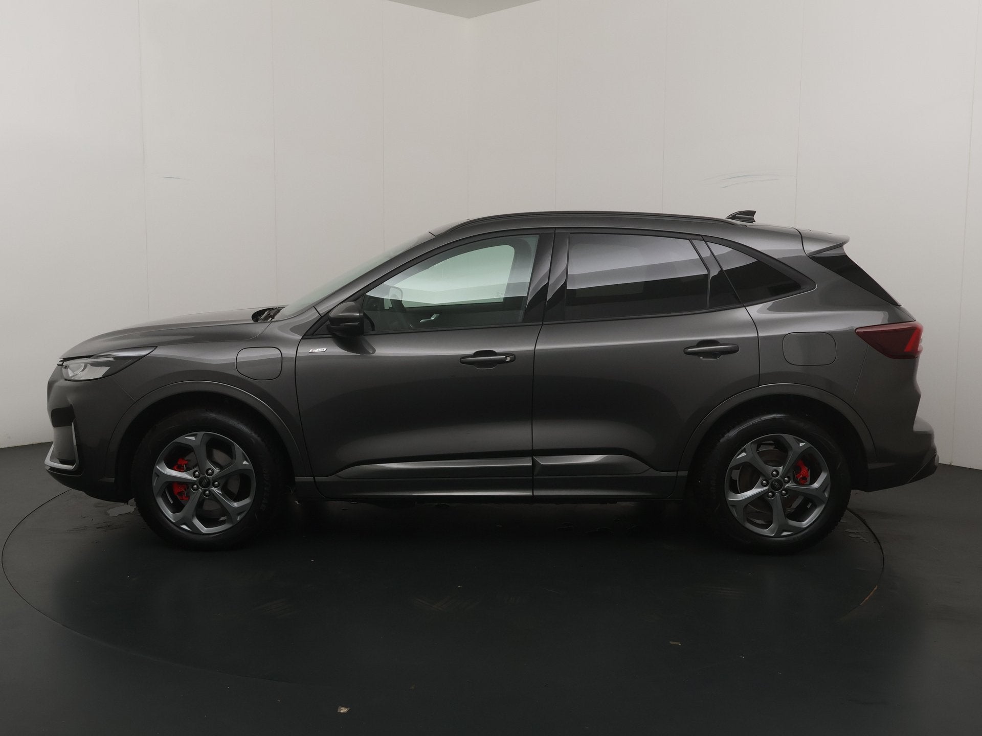 Ford Kuga 2.5 PHEV 243 pk ST-Line X | Trekhaak | Pano I Adap, Auto's, 12 maanden, Gebruikt, Zwart, Bedrijf