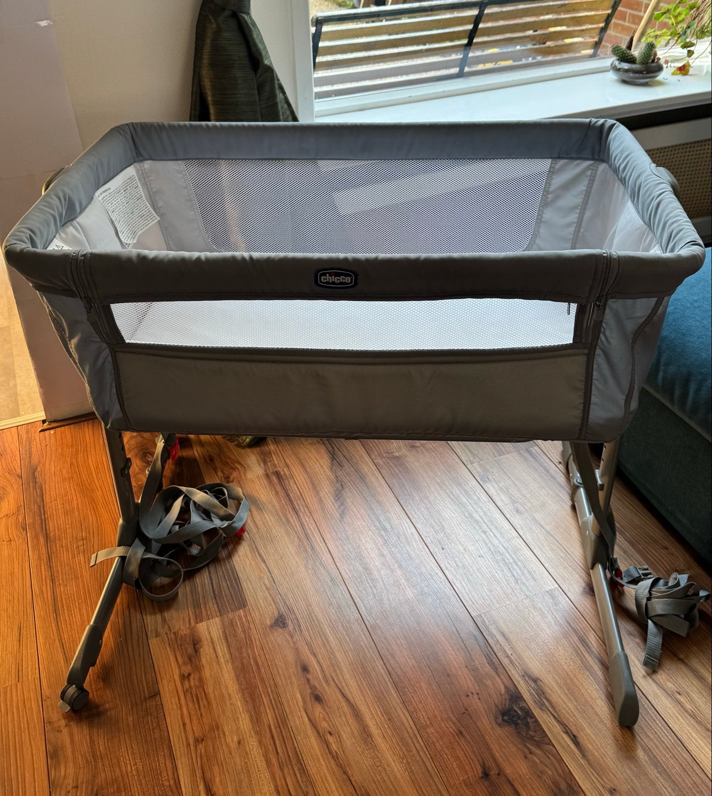 Chicco Next2Me Essential Co-Sleeper Wieg - Grijs, Kinderen en Baby's, Ophalen, Gebruikt, Wieg