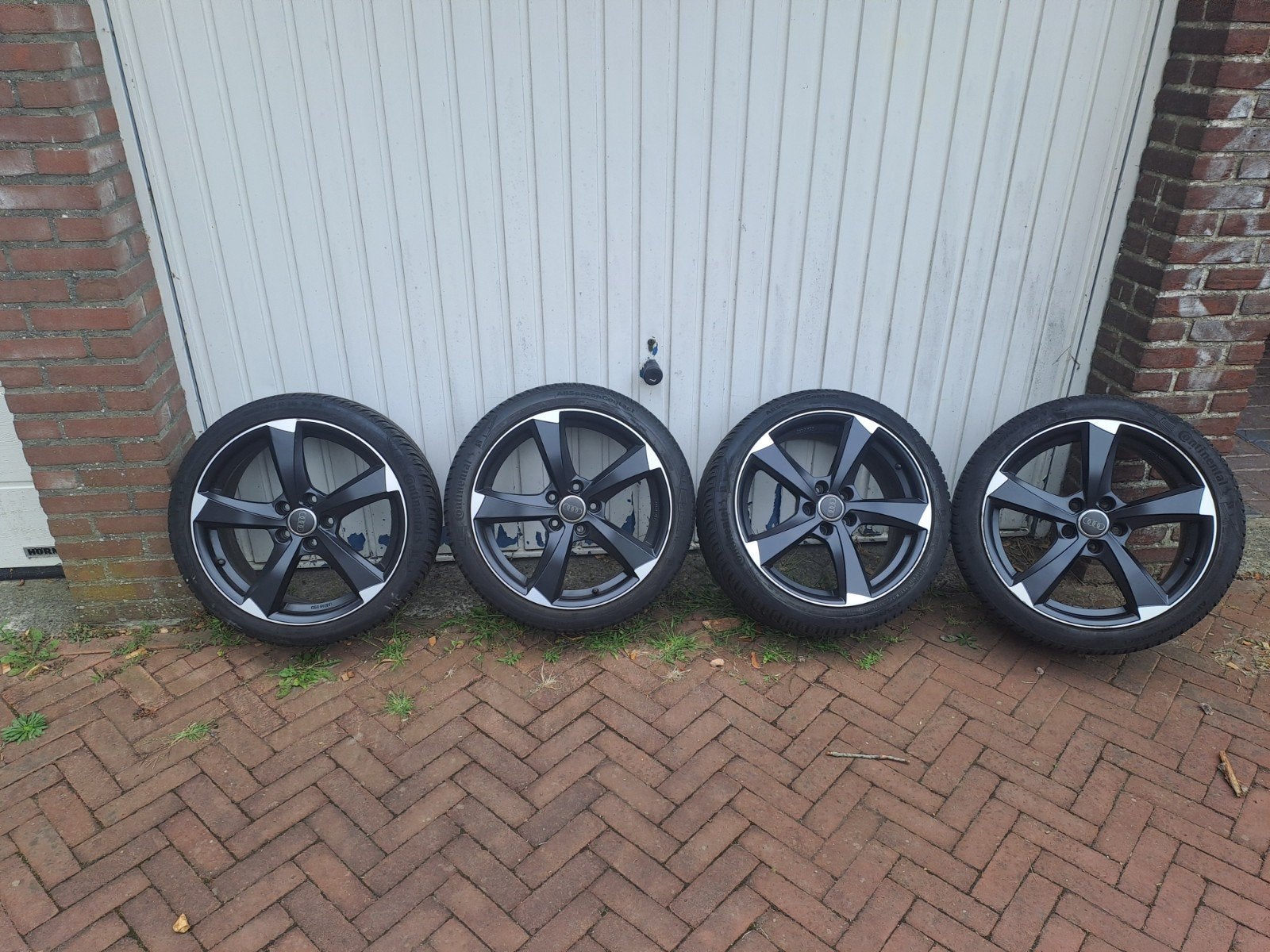 Audi 18 inch velgen met All Season banden, Auto-onderdelen, Banden en Velgen, Ophalen, 18 inch, Gebruikt, Banden en Velgen