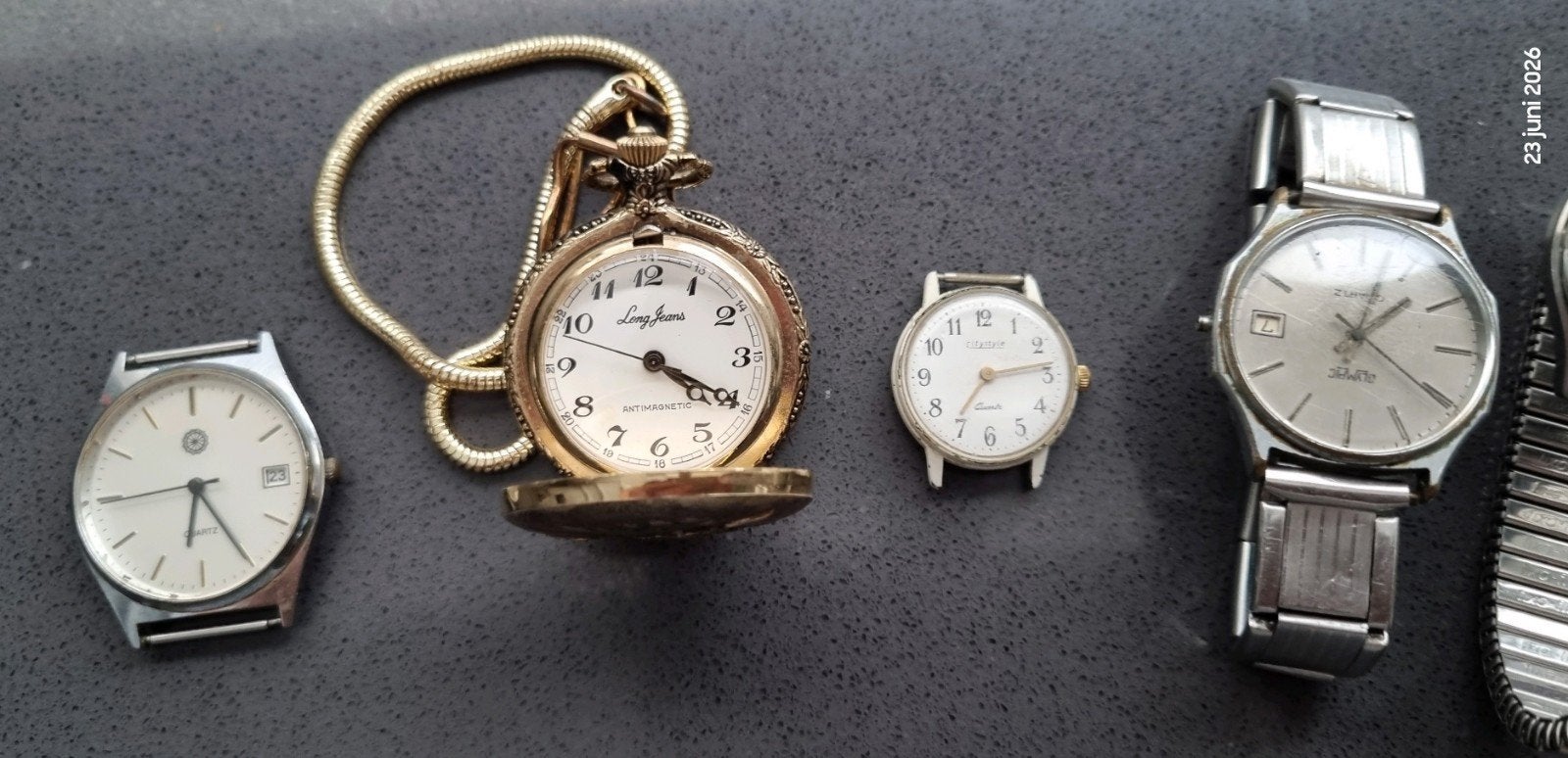 Verzameling vintage horloges (polshorloges en zakhorloge), Ophalen
