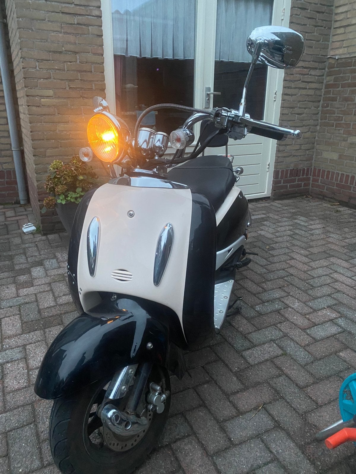 leuke scooter, Fietsen en Brommers, Zo goed als nieuw, Benzine, Ophalen, Overige merken