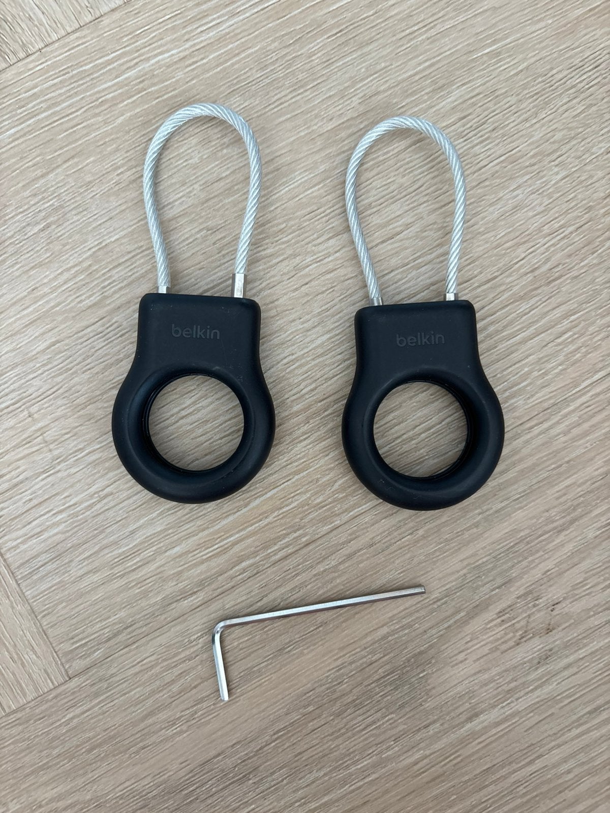 2x Belkin - houder met staalkabel voor Apple AirTag - Zwart, Ophalen of Verzenden, Nieuw, Zwart, IOS