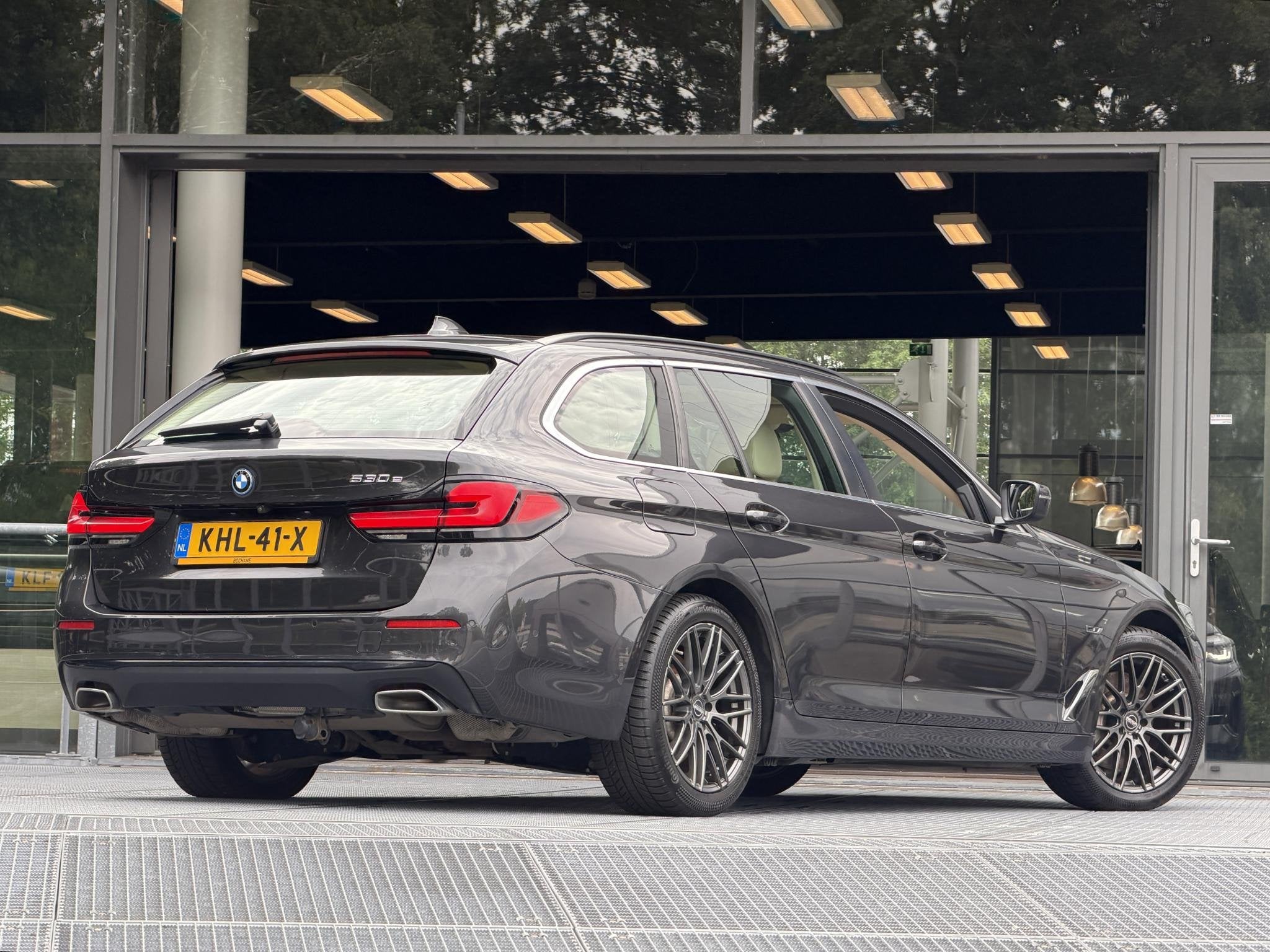 BMW 5-serie Touring 530e Business Edition Plus Automaat 292P, Auto's, 1998 cc, Achterwielaandrijving, Gebruikt, 4 cilinders