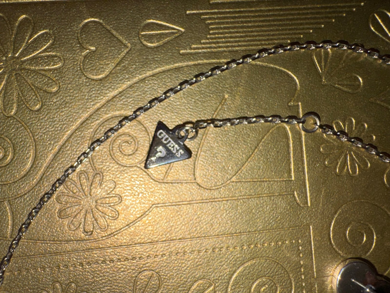 Guess ketting en oorbellen set - Hartjes met kristallen, Met kristal, Overige materialen, Ophalen of Verzenden, Zo goed als nieuw
