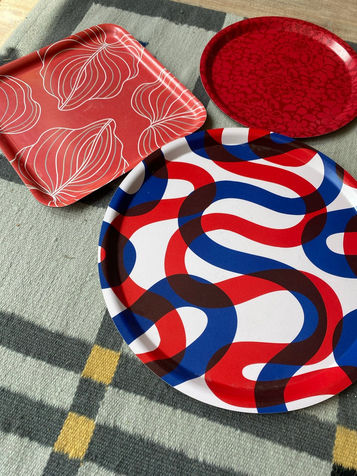 Set van 3 IKEA dienbladen - VINTERFINT & FRAMKALLA, Kunststof, Gebruikt, Met opstaande rand, Rond