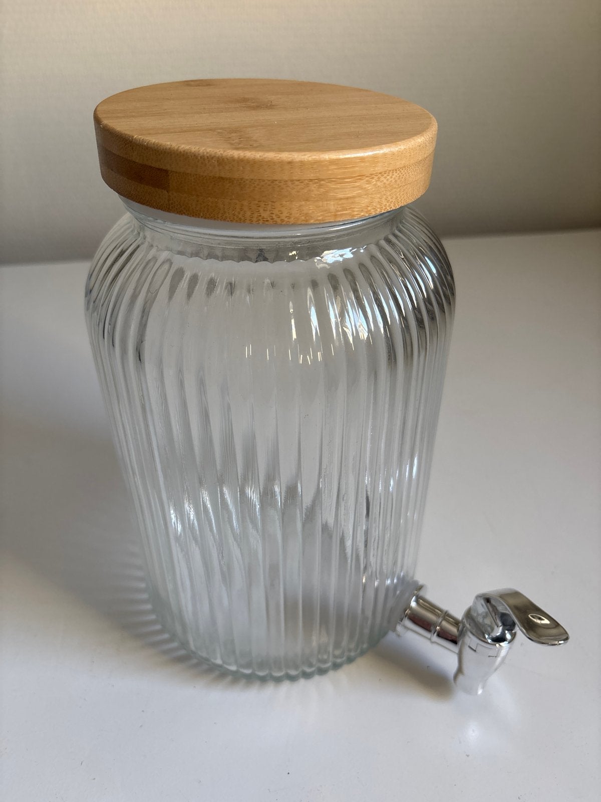 Glazen drankdispenser met bamboe deksel en tapkraan, Ophalen of Verzenden, Zo goed als nieuw, Overige merken, Glas