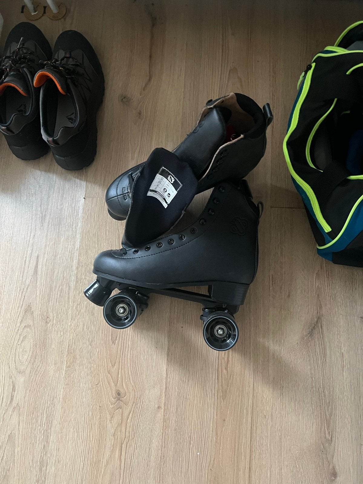Zwarte rolschaatsen - Maat 43, Ophalen, Nieuw, Dames