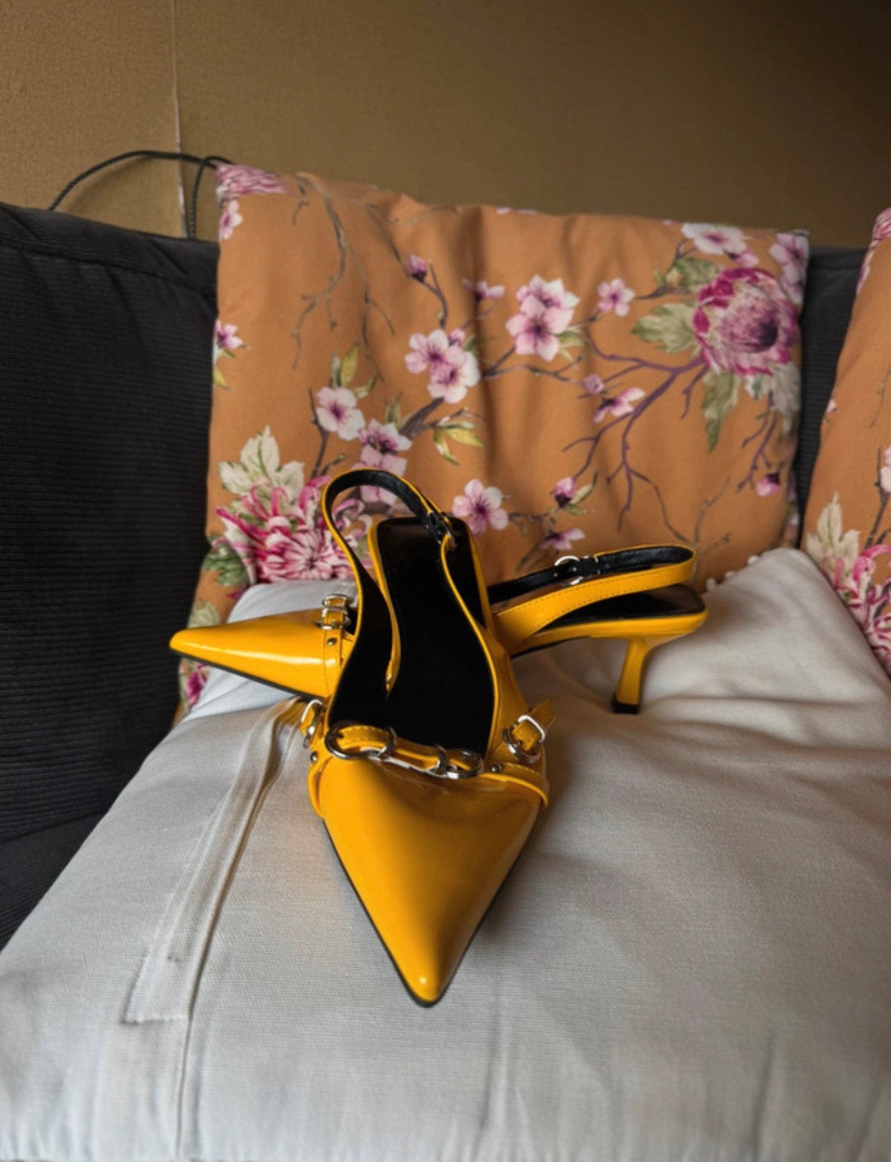 Zomer pumps, Ophalen of Verzenden, Zo goed als nieuw, Geel