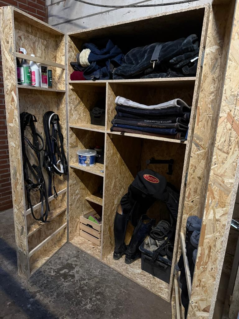Zadelkast te koop, Ophalen, Zo goed als nieuw, Overige soorten