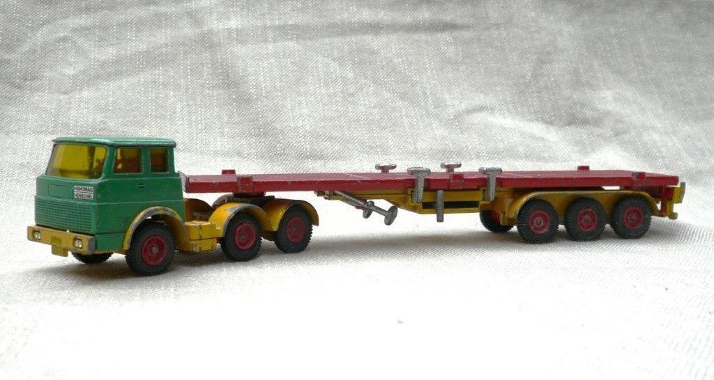 Siku Hanomag henschel f261 + platte oplegger. 1/60!, Ophalen of Verzenden