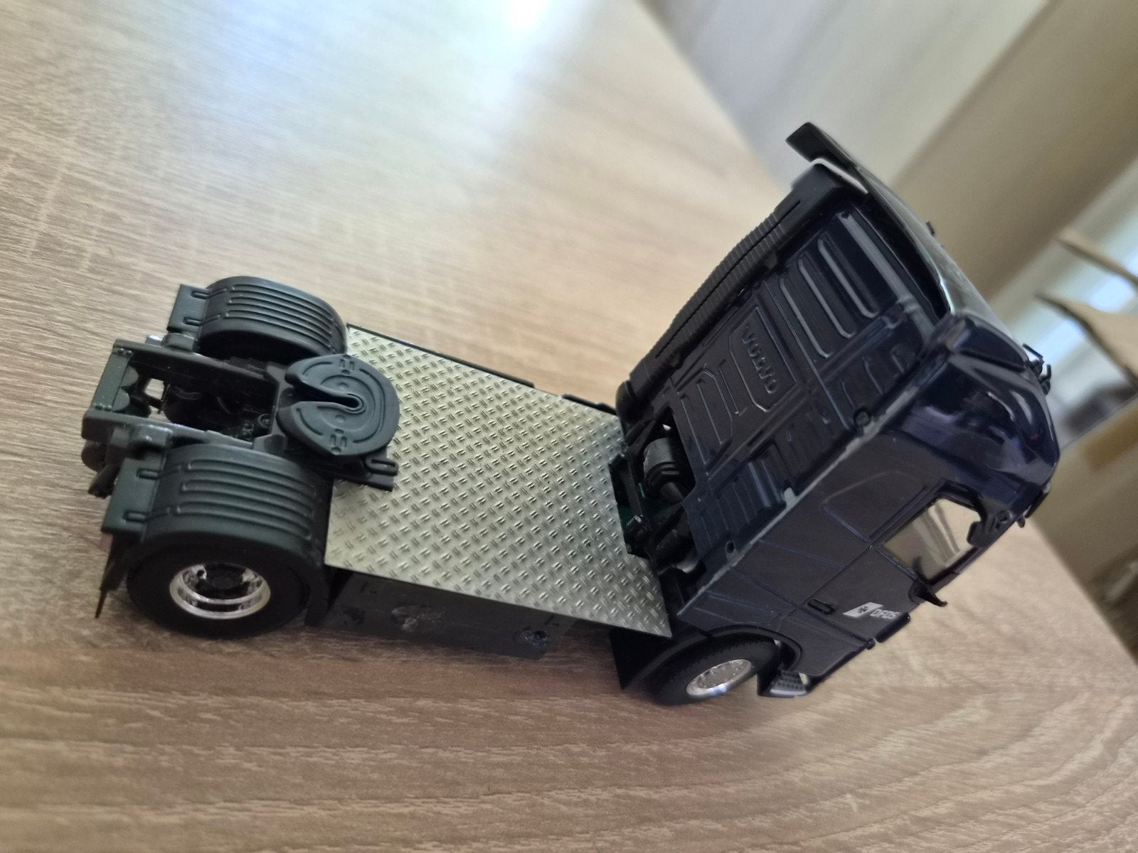 Volvo truck dfds, Hobby en Vrije tijd, Modelauto's | 1:50, T, T, Zo goed als nieuw, Tekno