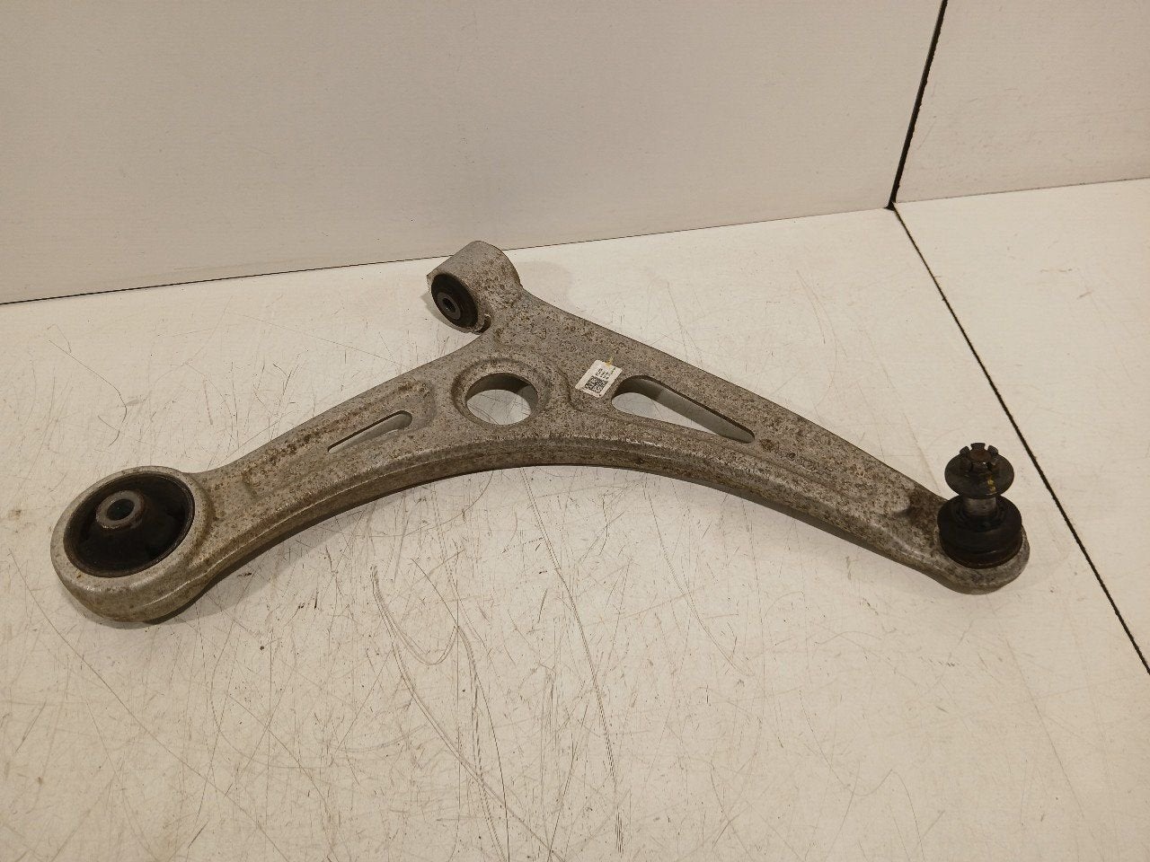 Draagarm rechts voor Hyundai Kona, Onderdelen@venauto.nl, Van der Ven Autorecycling B.V., Gebruikt, Ettenseweg 76, 4706 PB Roosendaal, The Netherlands
