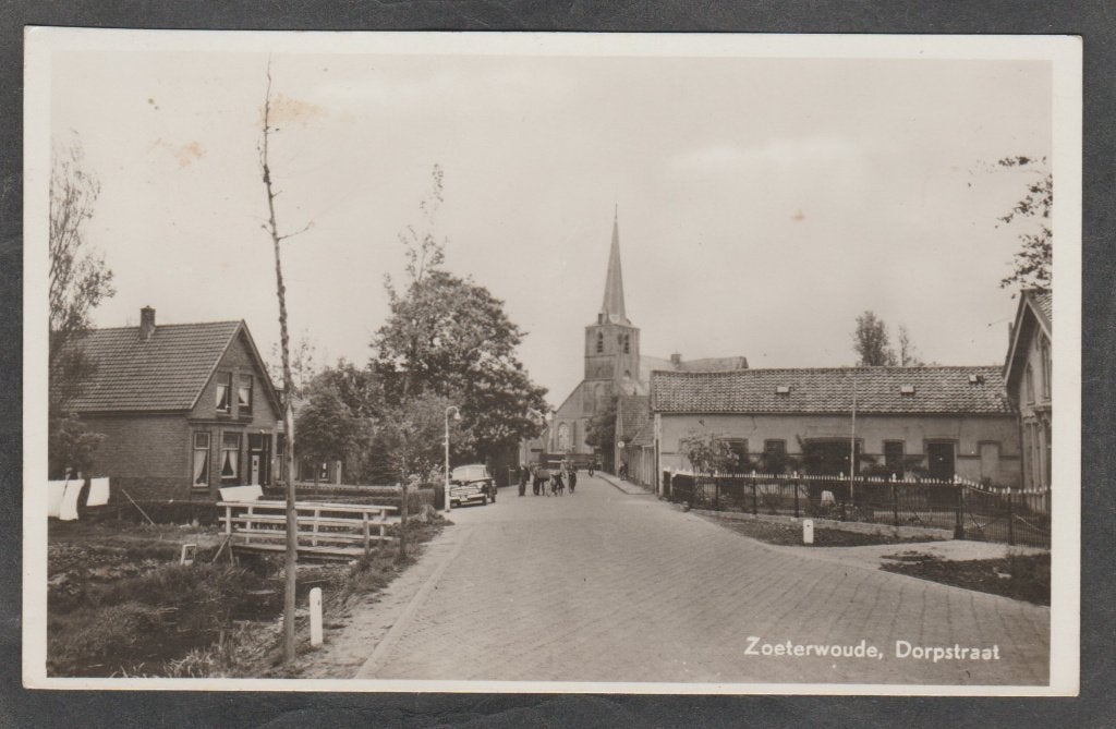 zoeterwoude  dorpsgezicht met de dorpstraat, Verzenden, 1940 tot 1960, Gelopen, Zuid-Holland