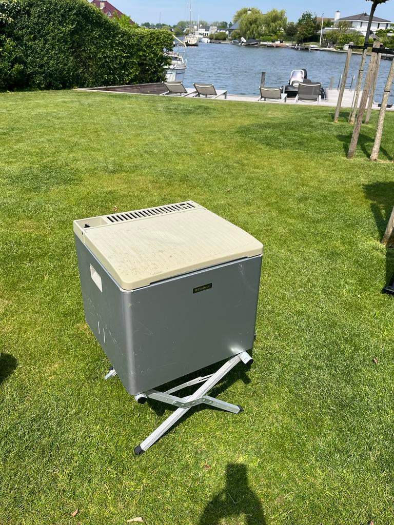 Dometic Koelbox - Goed gebruikt, deuk in deksel, Caravans en Kamperen, Koelboxen, Ophalen, Gebruikt, Koelbox, Elektrisch