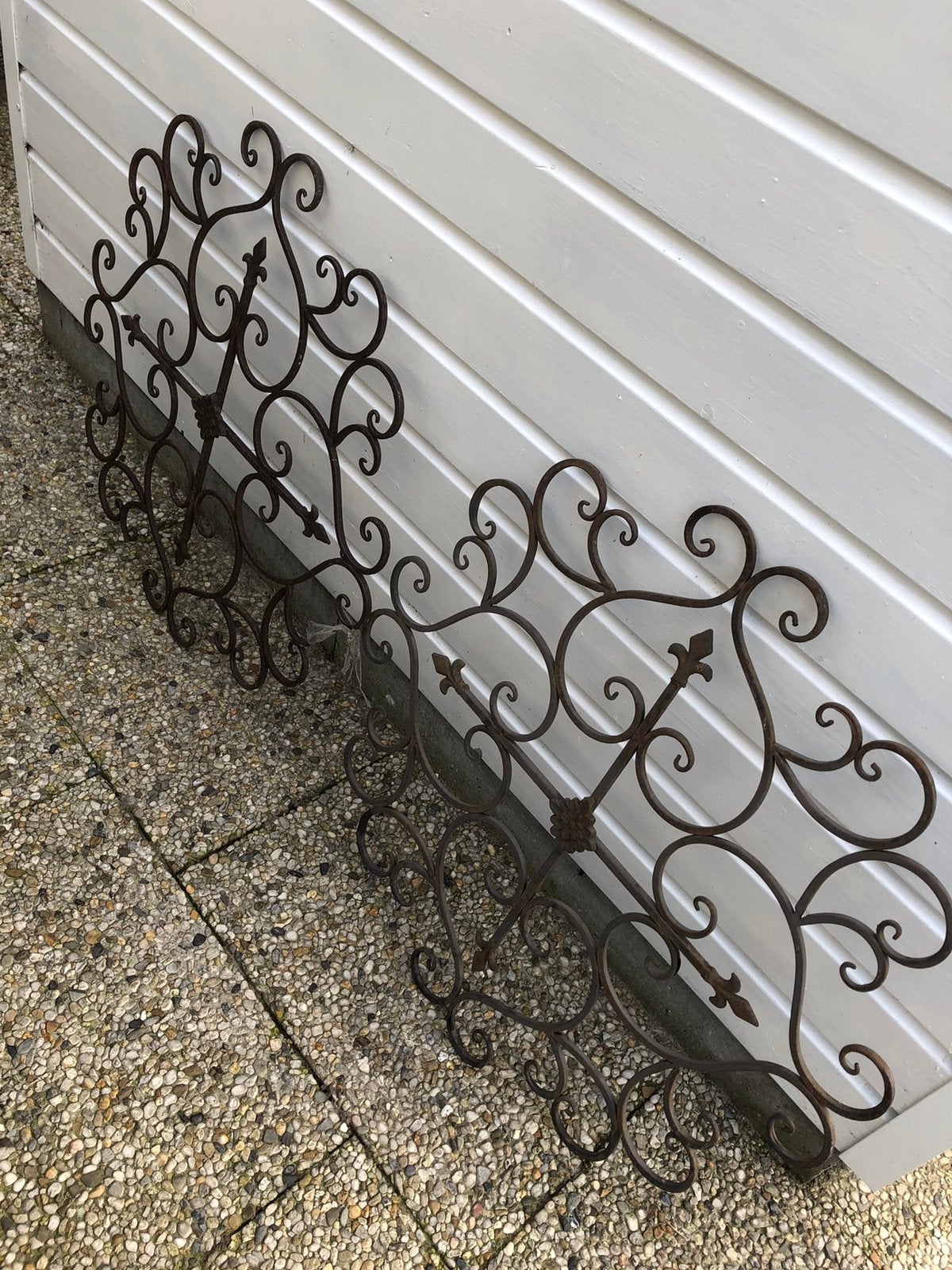 2 stuks metalen wand/muur decoratie, Ophalen, Zo goed als nieuw, IJzer, Sierhekwerk