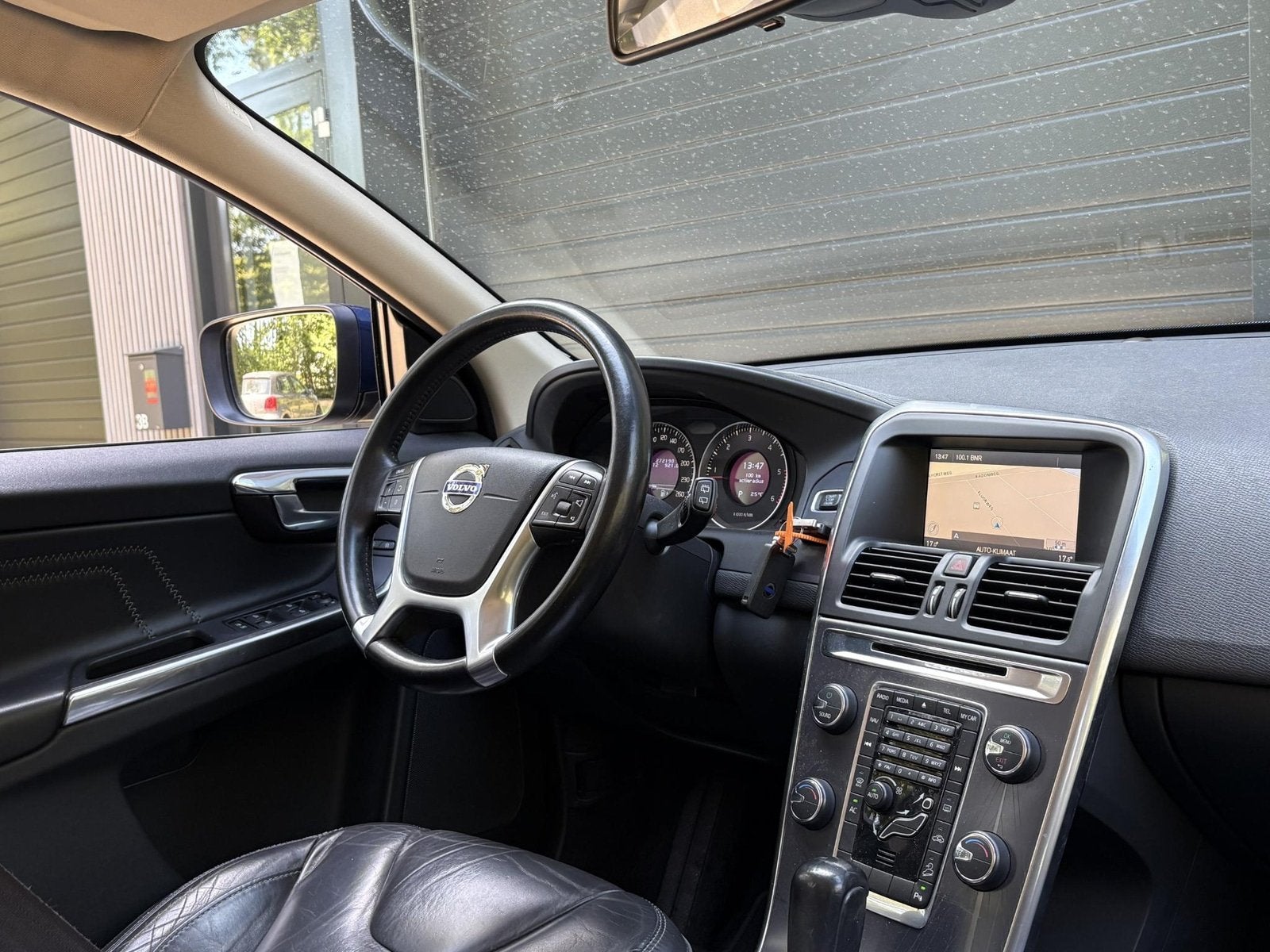 Volvo XC60 2.4D AWD Summum (bj 2012, automaat), Auto's, Volvo, Automaat, 15 km/l, Gebruikt, 2000 kg