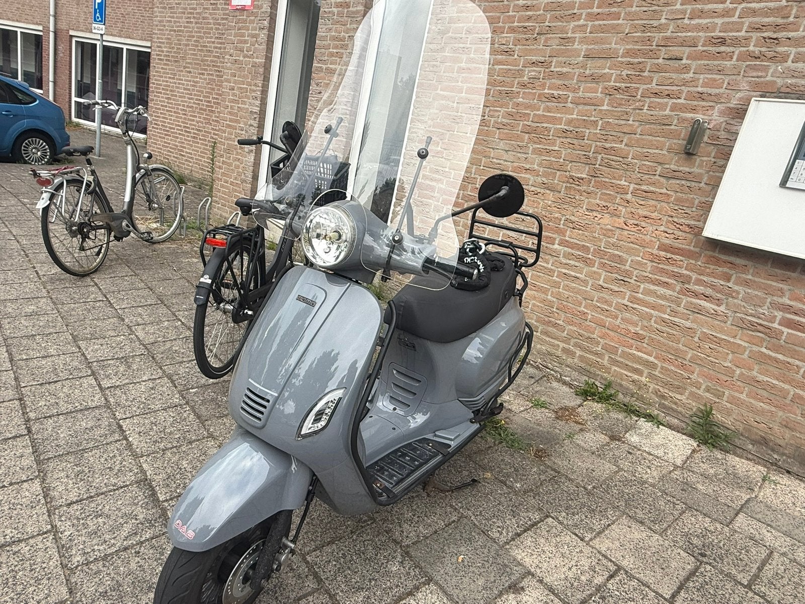 Momo scooter, Ophalen, Zo goed als nieuw, Benzine, Overige merken