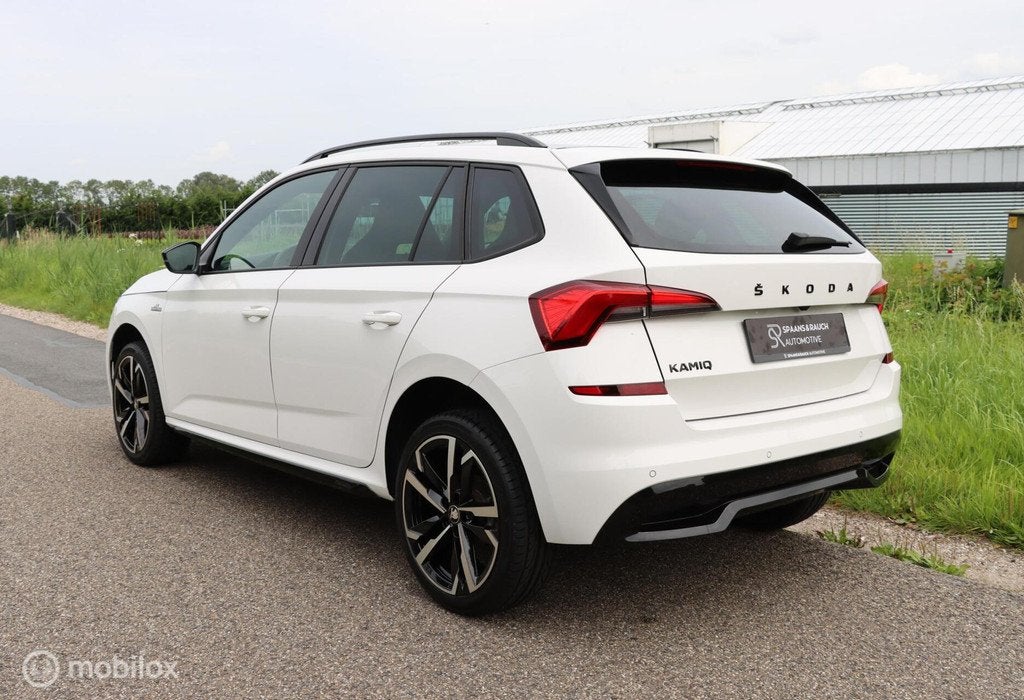 Skoda Kamiq 1.5 TSI ACT Monte Carlo / Pano / Nieuwstaat, Auto's, Stof, Zwart, 4 cilinders, 150 pk