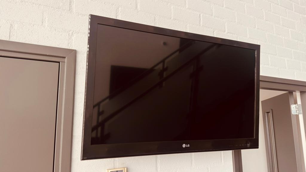 TV - LG - 37 inch, Ophalen, 50 Hz, Zo goed als nieuw, 100 cm of meer