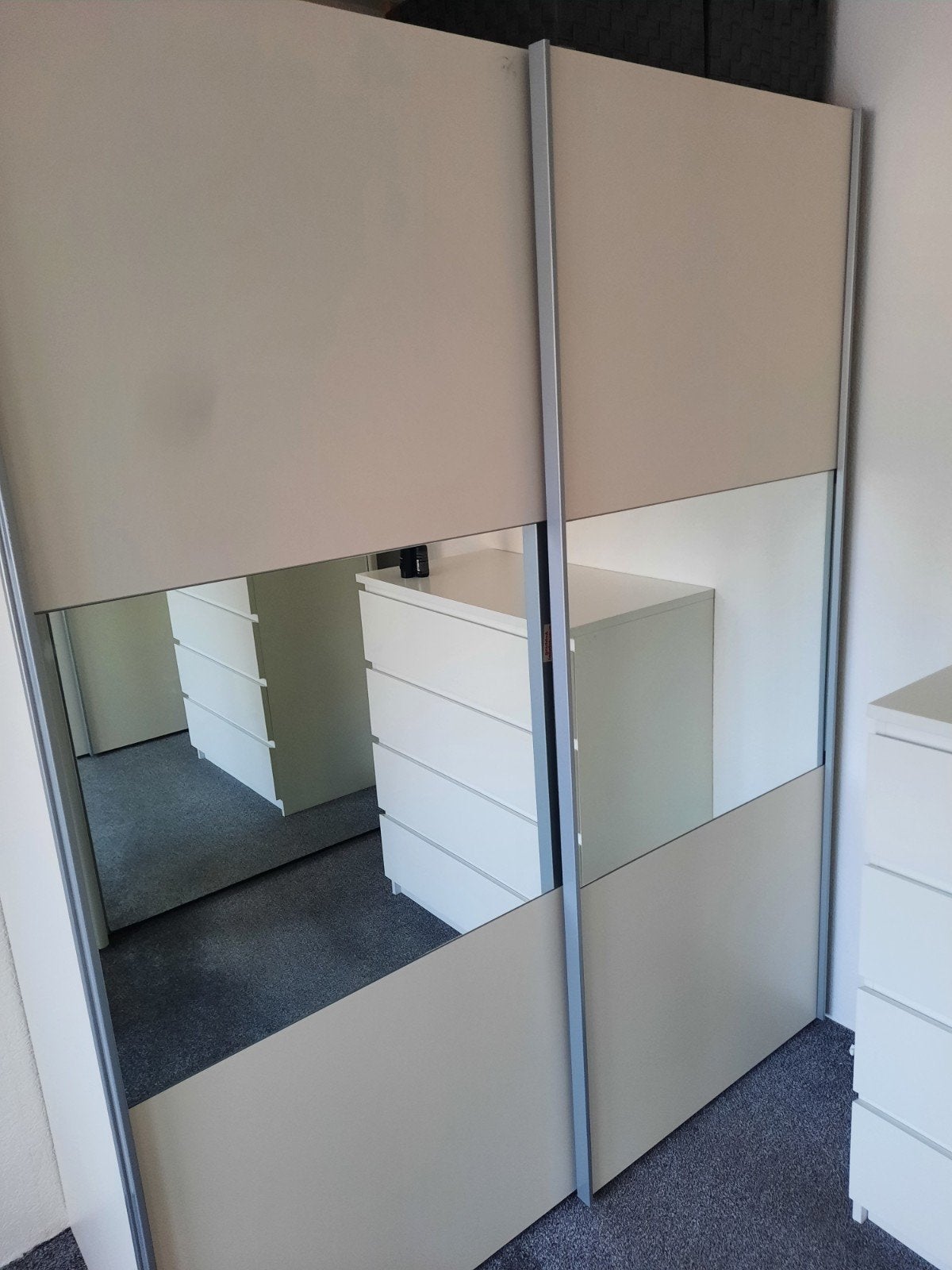 Mooie kledingkast met schuifdeuren en spiegel, Ophalen, Overige materialen, Gebruikt, 200 cm of meer