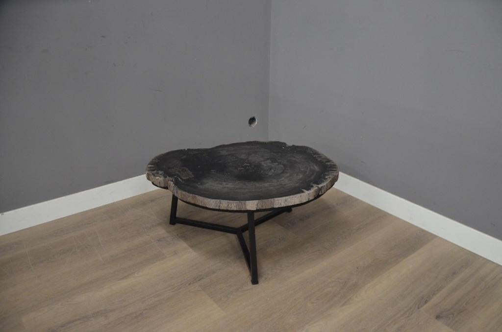 Salontafel van Zwart Versteend Hout 70 – 89 cm, Huis en Inrichting, Tafels | Bijzettafels, Minder dan 55 cm, Rond, Nieuw, Ophalen of Verzenden
