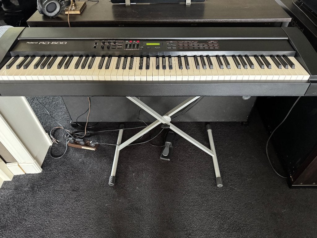 Digitale piano Roland RD-600 met flightcase, Muziek en Instrumenten, Ophalen, Gebruikt, ., Zwart