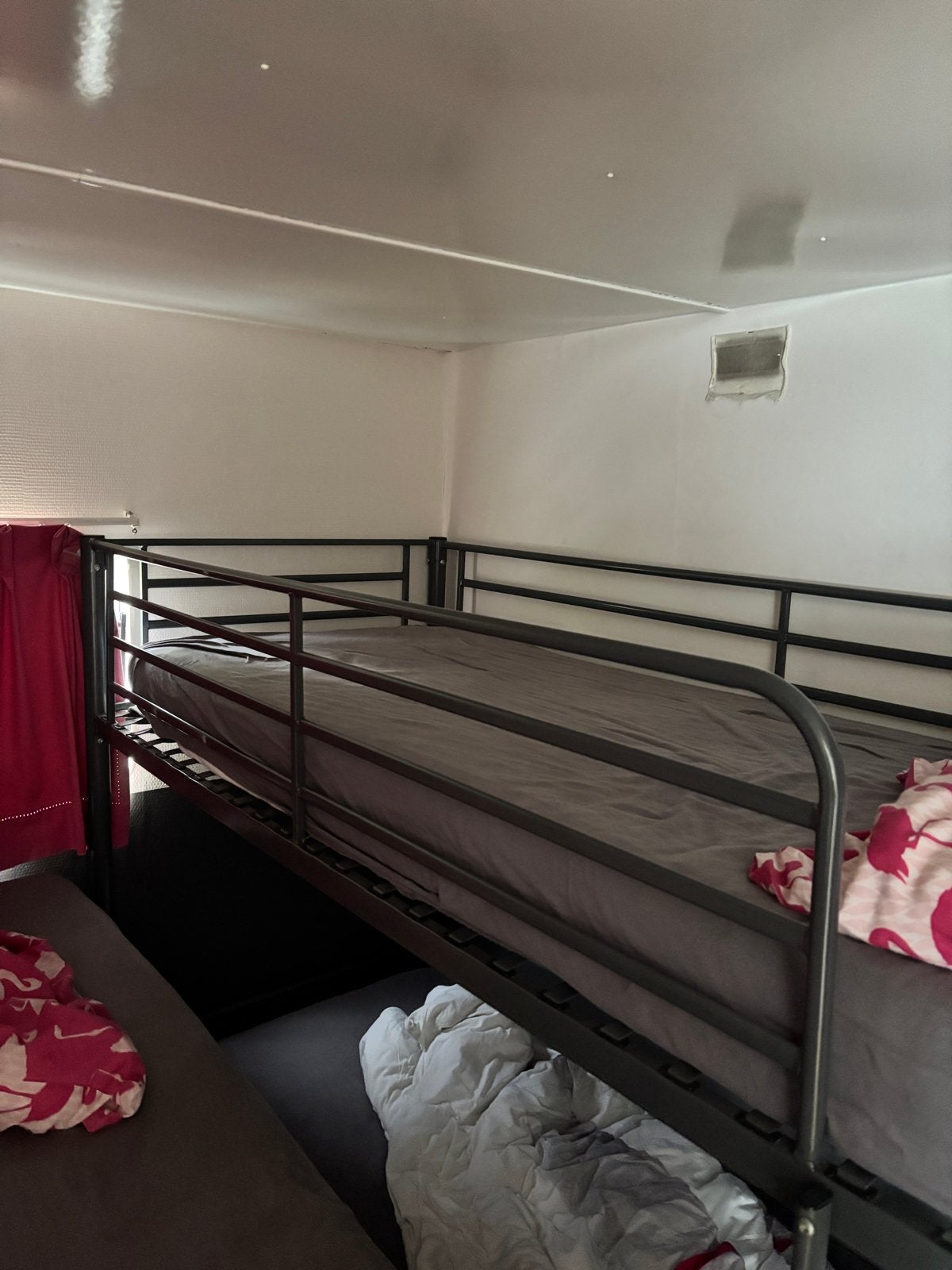 Stevig stapelbed met metalen frame - Ideaal voor kleine ruim, Ophalen, Gebruikt, 90 cm, 160 tot 180 cm