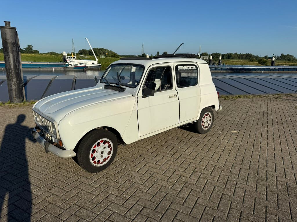 Renault 4 R4 APK APRIL 2028, foto 9