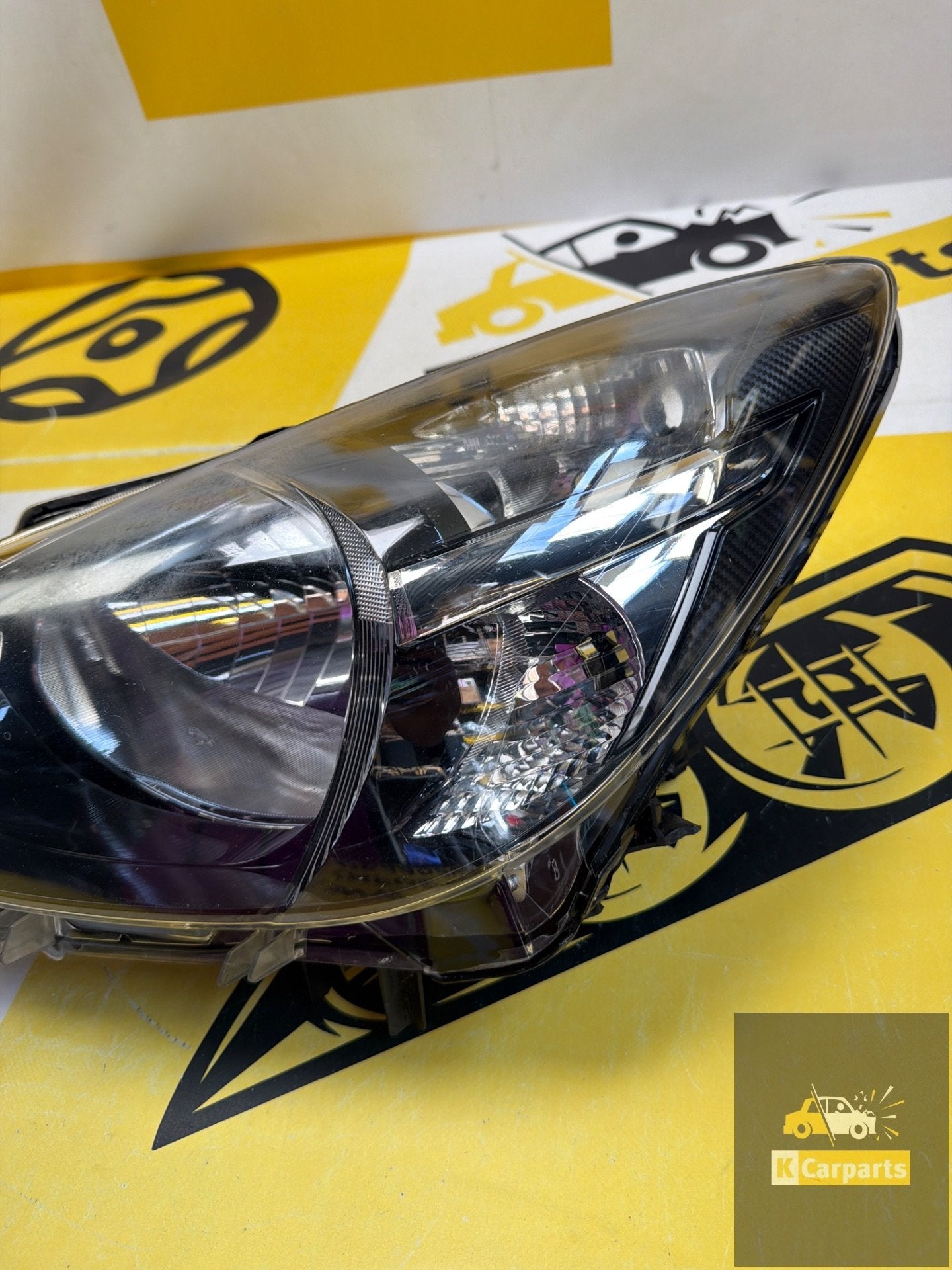 Koplamp Mazda 2 Links Halogeen DB5J51040 koplamp, Gebruikt, Shinchi, Fuchu-Cho 3-1
730-8670  Hiroshima, Mazda Motor Corporation