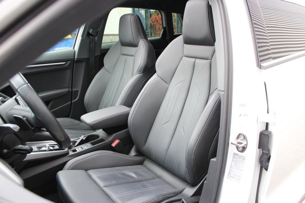 Audi A3 Sportback 35 TFSI S-Line | Panoramadak | Sfeerverlic, Auto's, 4 cilinders, 150 pk, Wit, Bedrijf