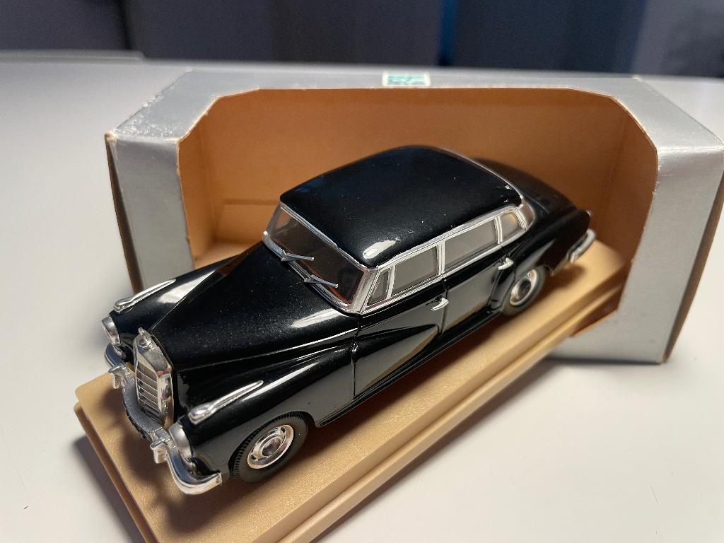 Rio 1:43 Mercedes-Benz 300, Hobby en Vrije tijd, Modelauto's | 1:43, Ophalen of Verzenden, Gebruikt, Auto, Overige merken
