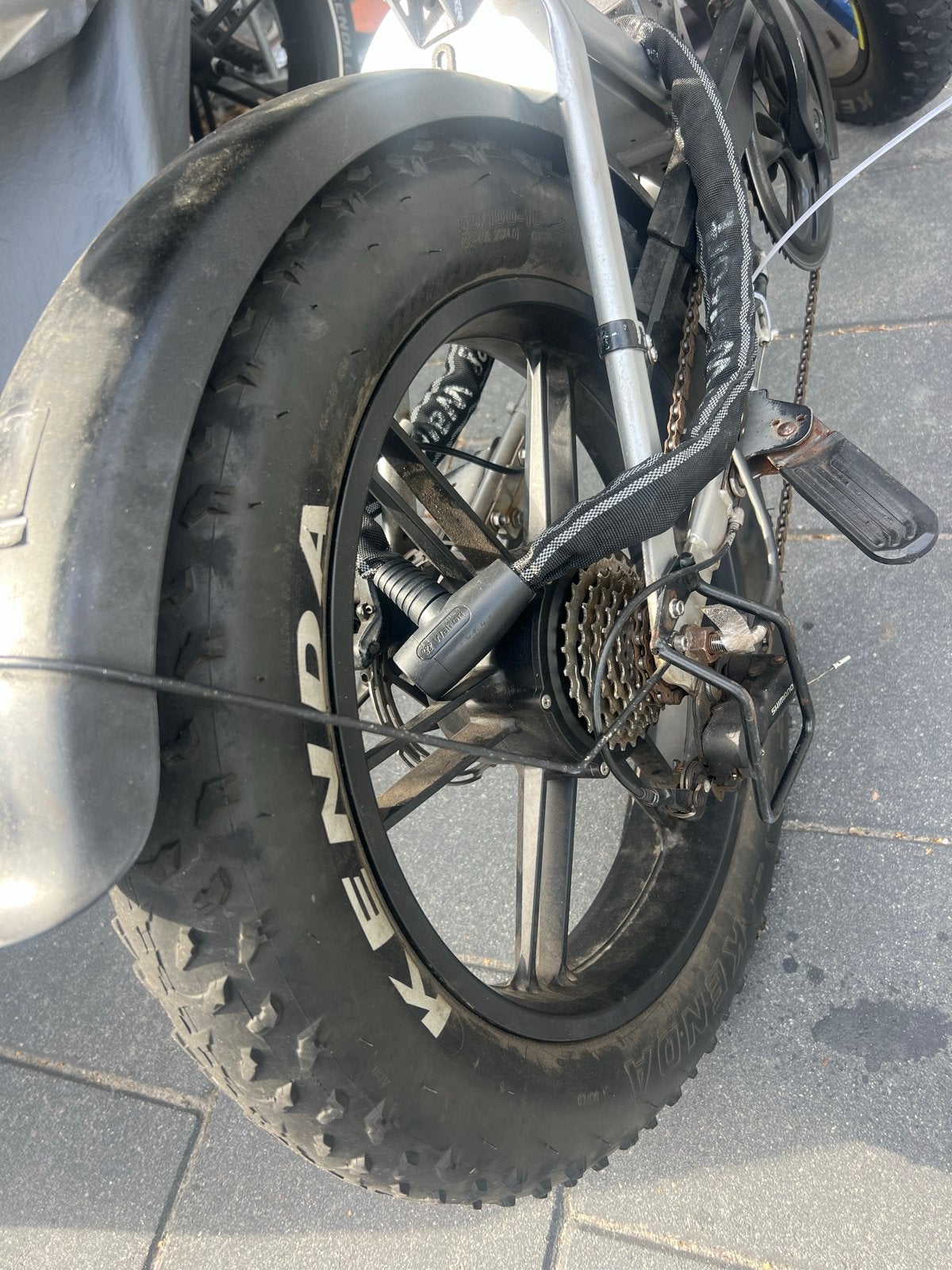 V20-fiets met dubbele accu en recent gespoten, Fietsen en Brommers, Elektrische fietsen, Ophalen of Verzenden, Gebruikt, 50 km per accu of meer