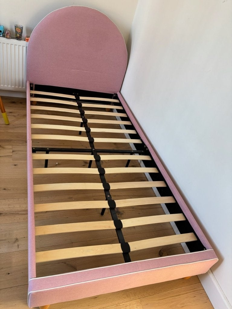 Mocka Pink Upholstered Children's Bed Frame, Ophalen, Gebruikt, 180 cm of meer, 85 tot 100 cm