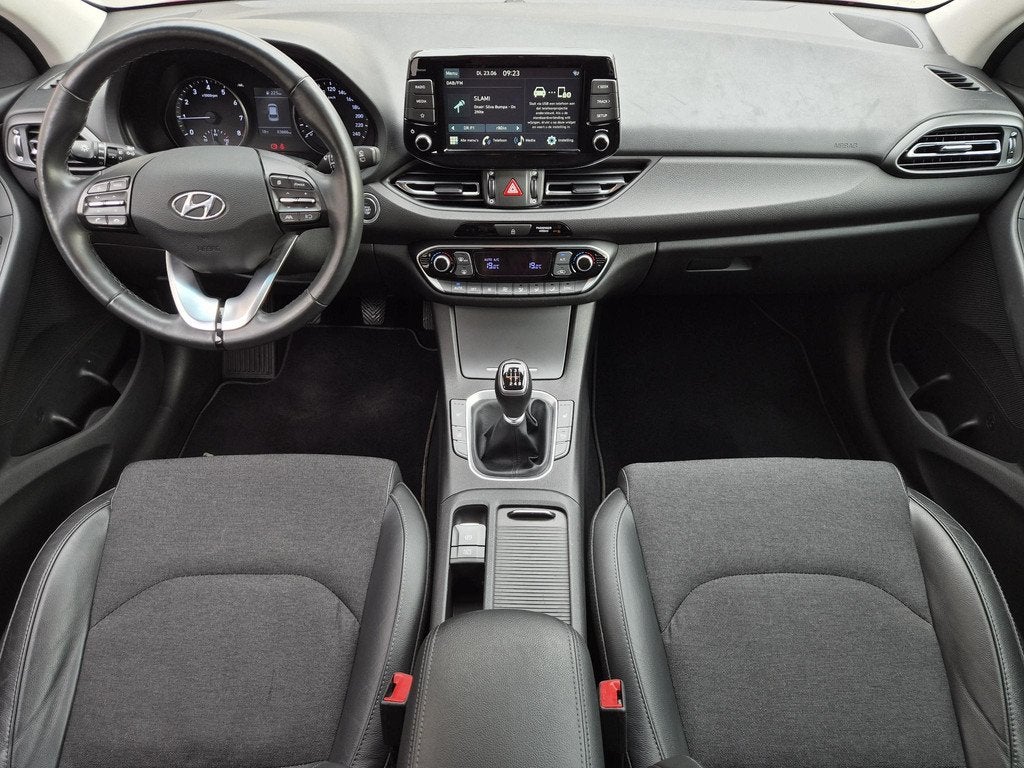 Hyundai i30 1.0 T-GDi MHEV Comfort / Navigatie via Apple Car, Voorwielaandrijving, Stof, Gebruikt, Euro 6