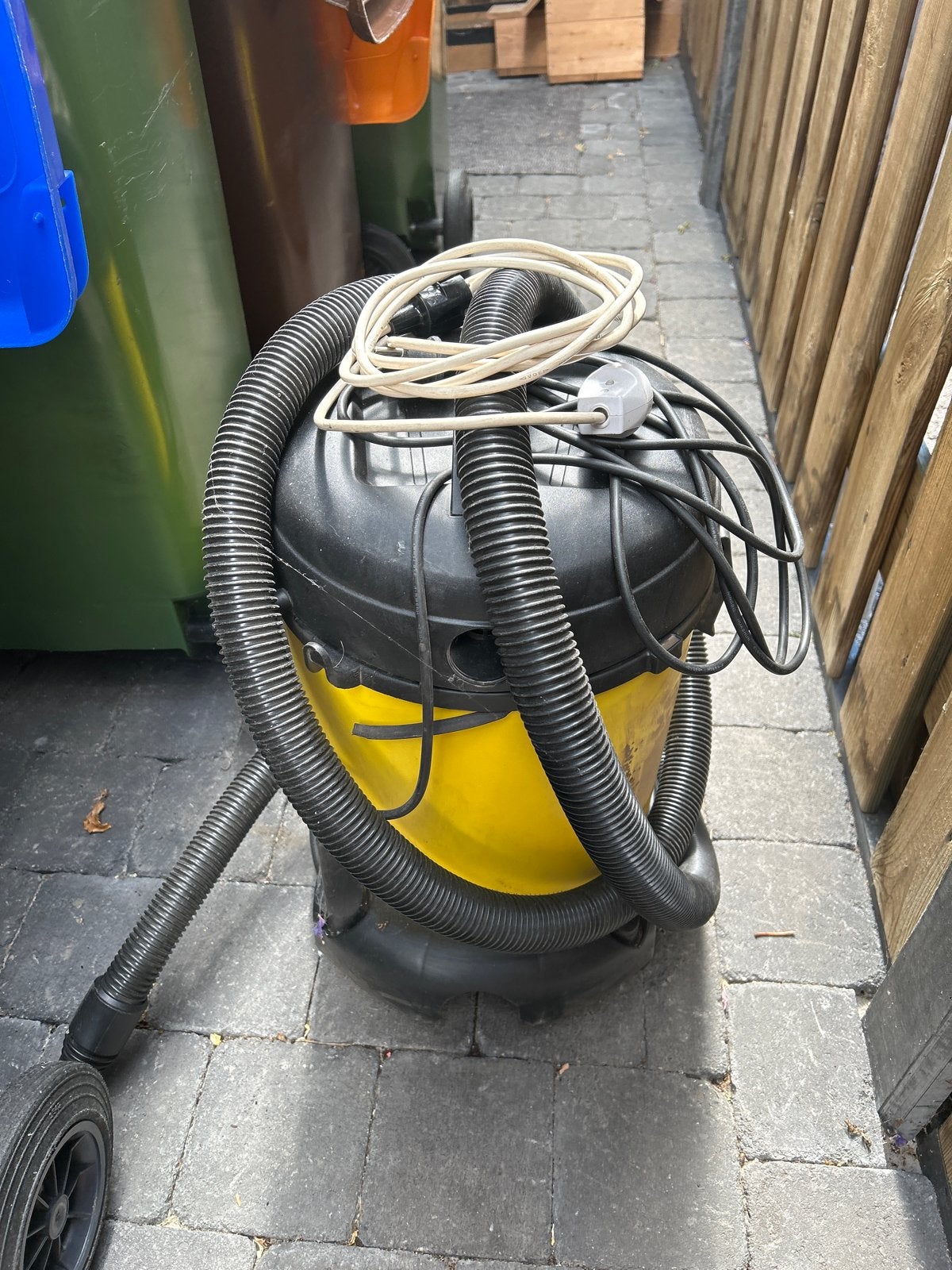 Wiltec Industriële Stofzuiger 1200W - Krachtig en Robuust, Ophalen, Gebruikt, Industriële stofzuiger, Minder dan 1200 watt