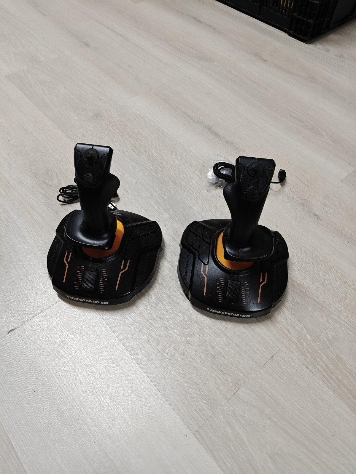 flight stick 2x Thrustmaster PC joy stick, Computers en Software, Joysticks, Gebruikt, Ophalen of Verzenden, Support@thrustmaster.com