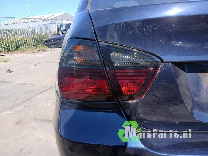 Achterlicht links van een BMW 3-Serie