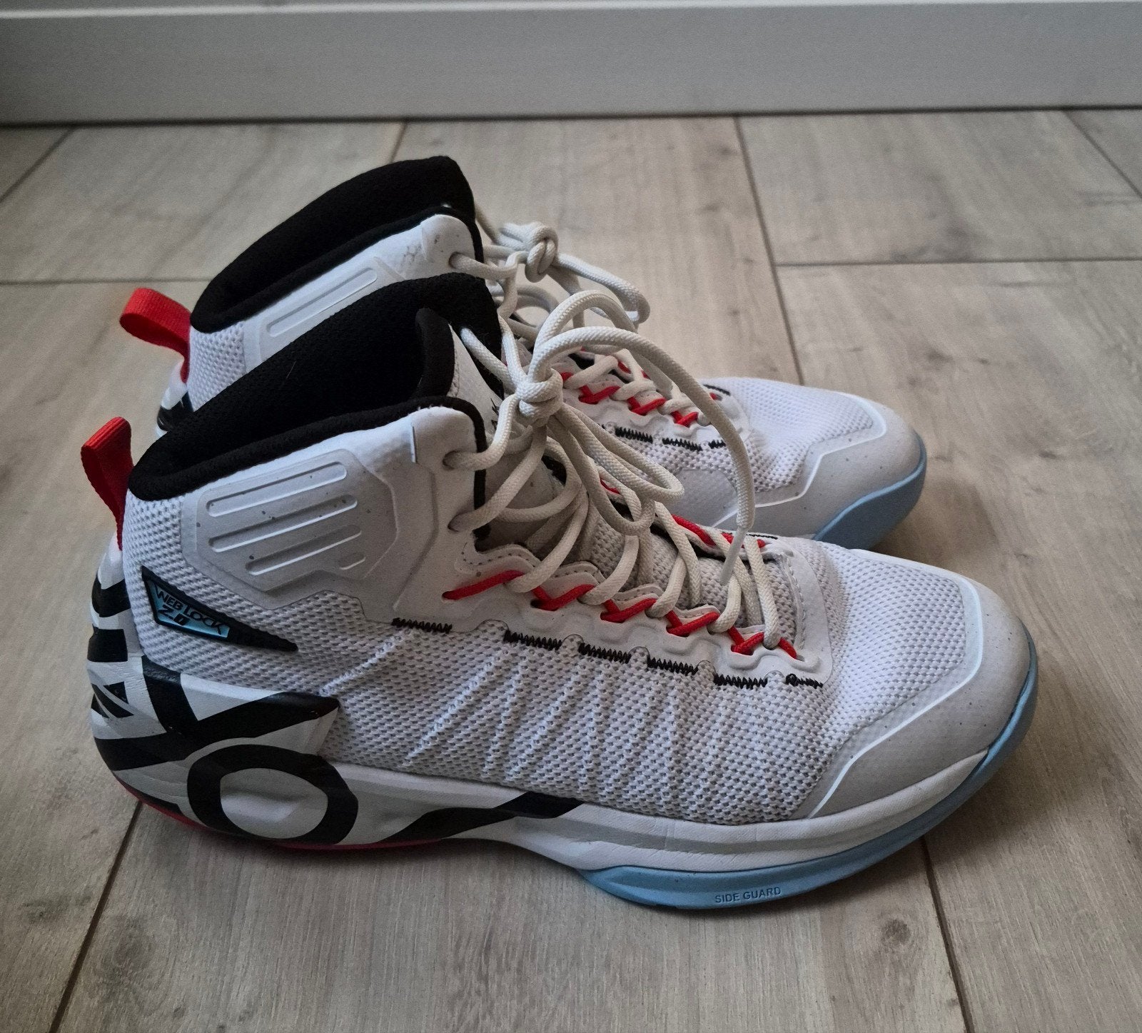 Basketbal schoenen Tarmak met 41, Sport en Fitness, Ophalen of Verzenden, Zo goed als nieuw, Schoenen