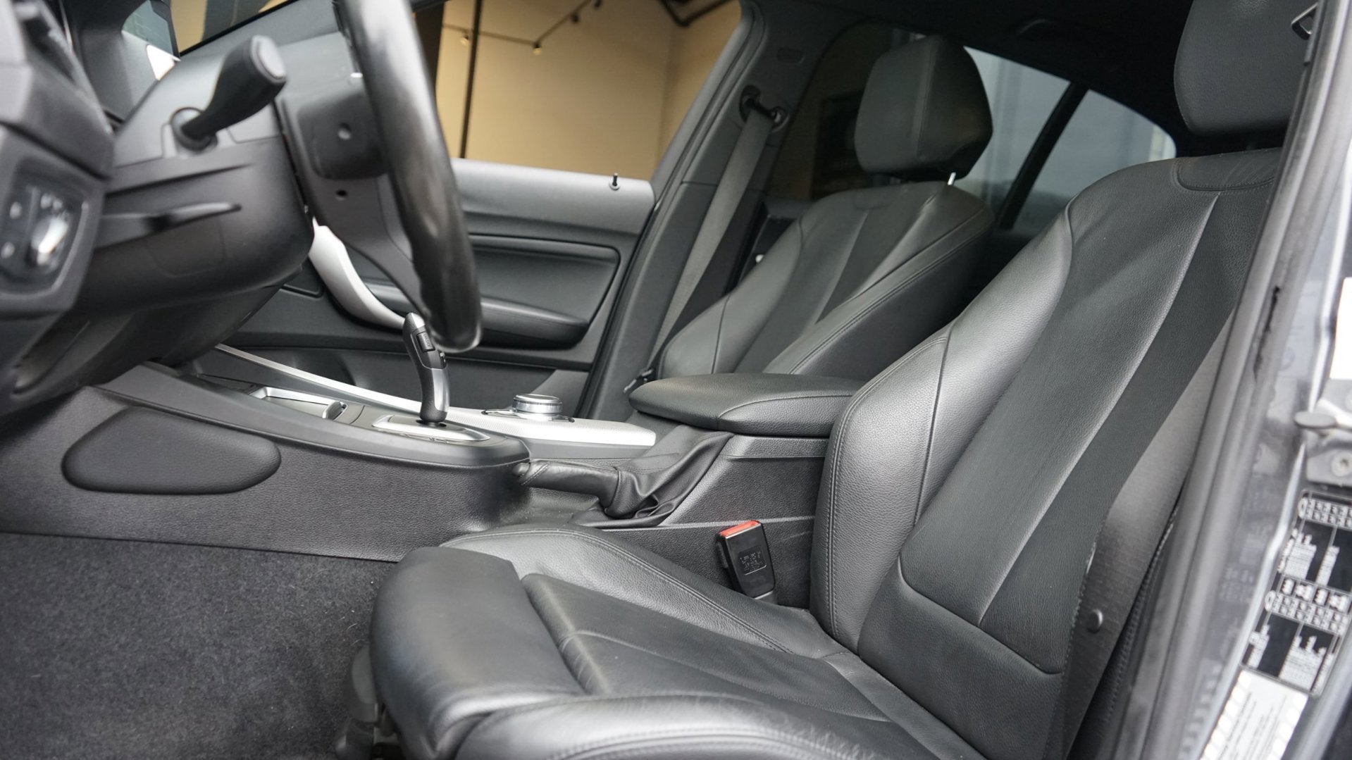 BMW 1-serie 118i M Sport Shadow Line AUTOMAAT|CRUISE|FULL LE, Gebruikt, Bedrijf, 650 kg, 3 cilinders