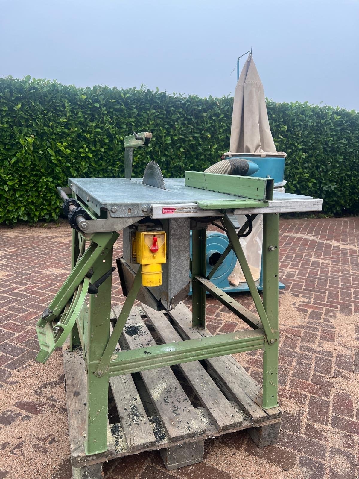 Zaagtafel met afzuiging