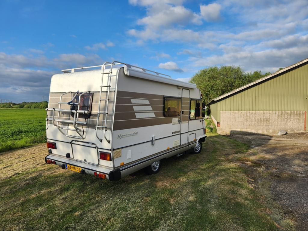Onze authentieke jaren ’90 camper te huur